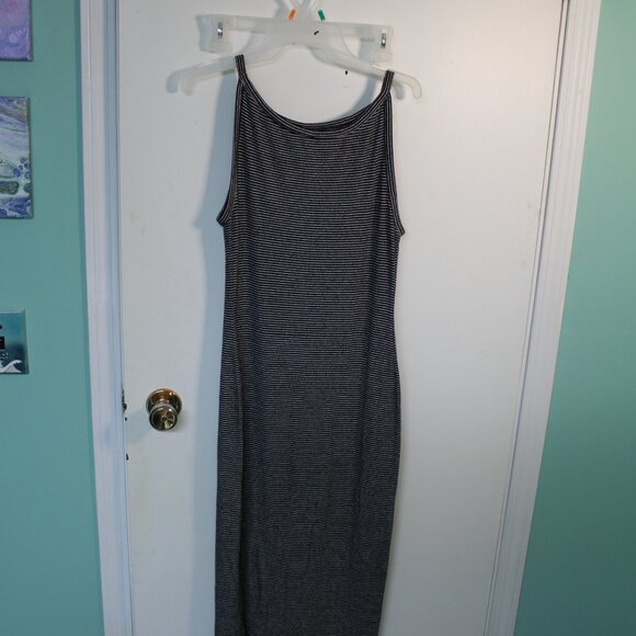 Black and White Striped Bodycon Dress - Picture 6 of 7